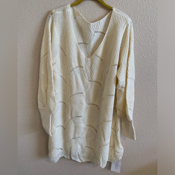 BloomChic Sweaters - Bloomchic Plus Size Ivory Sweater NWT 🌴
